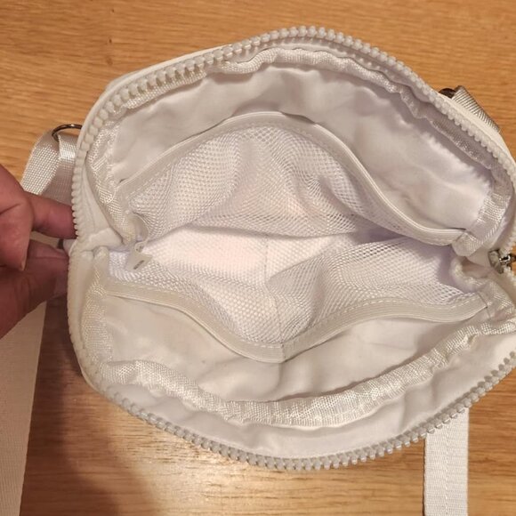 Women's Crossbody Bag/ Fanny Pack with Adjustable Strap ~NEW - Picture 4 of 5